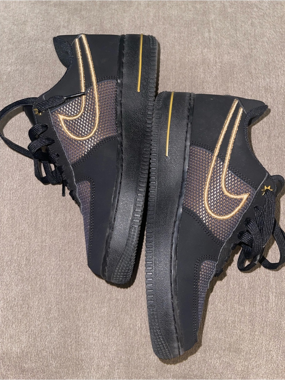 Nike Men’s Black & Gold Low-Top Sneakers - Mesh Accent